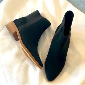VANELI BLACK SUEDE ANKLE BOOTS.  NEW.
